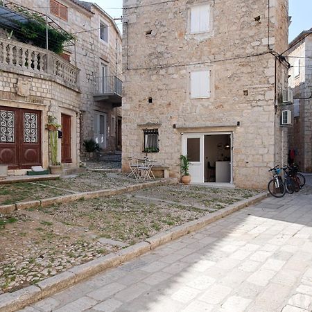 Apartment Kirinkin Vis Dış mekan fotoğraf