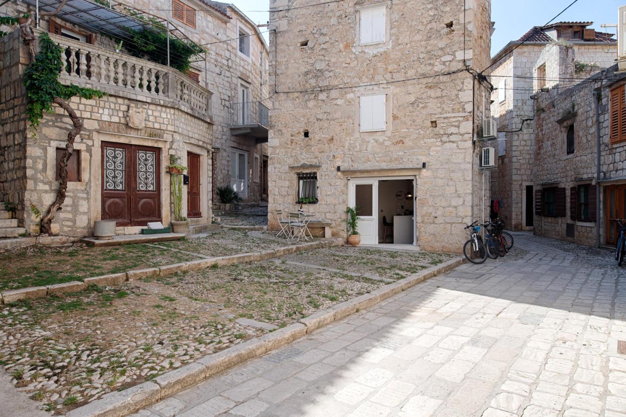 Apartment Kirinkin Vis Dış mekan fotoğraf